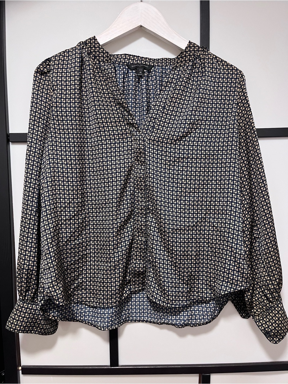 Banana Republic Long Sleeve Geometric Print Blouse Top Size Petite Medium